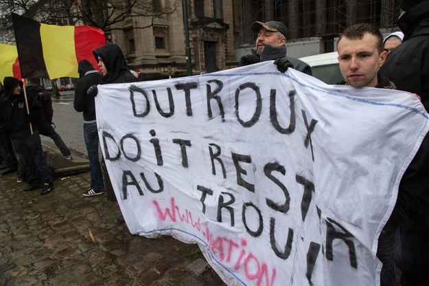 Belgijczycy protestujący przeciwko warunkowemu zwolnieniu pedofila /JULIEN WARNAND /PAP