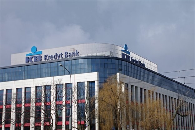 Belgijska grupa planuje sprzedać polski Kredyt Bank i firmę ubezpieczeniową Warta. Fot. Marek Bazak /Agencja SE/East News
