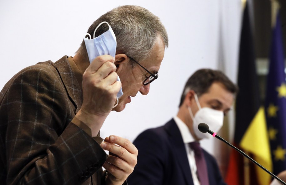Belgijski premier i minister zdrowia ogłaszają łagodzenie obostrzeń /PAP/EPA