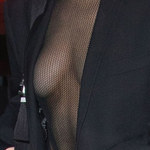 Bella Hadid w przezroczystej bluzce bez stanika!