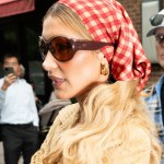 Bella Hadid w stylowej chuście. Jeden z najgorętszych dodatków na jesień 2026