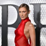 Bella Hadid zachwyca na premierze serialu "The Beauty". Cała na czerwono 