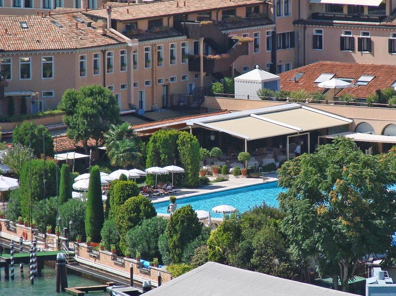 Belmond Hotel Cipriani to nie tylko zachwycające wnętrza, ale i szerokie zaplecze rekreacyjno-sportowe. /Jean-Pierre Dalbéra, CC BY 2.0 DEED /Wikimedia