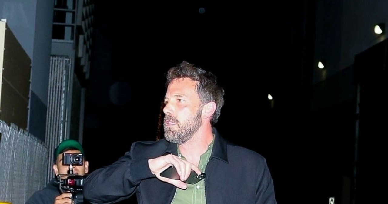 Ben Affleck był wyraźnie zdenerwowany zainteresowaniem fotoreporterów /BACKGRID /East News