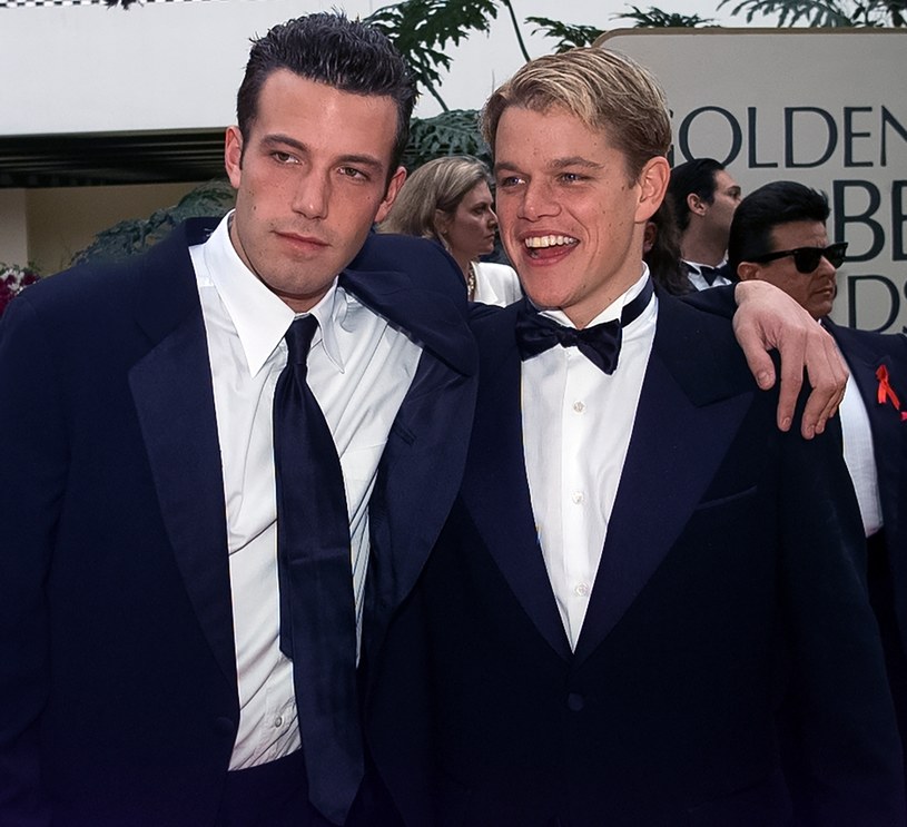 Ben Affleck i Matt Damon w  Beverly Hills, California 1998. /Bob Riha, Jr./Getty Images /Getty Images
