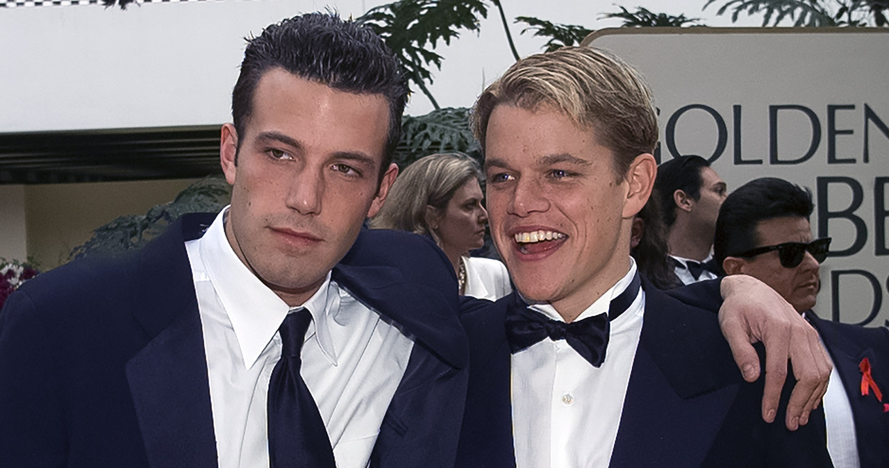 Ben Affleck i Matt Damon w  Beverly Hills, California 1998. /Bob Riha, Jr./Getty Images /Getty Images