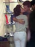 Ben Affleck uczy Jennifer całowania /INTERIA.PL