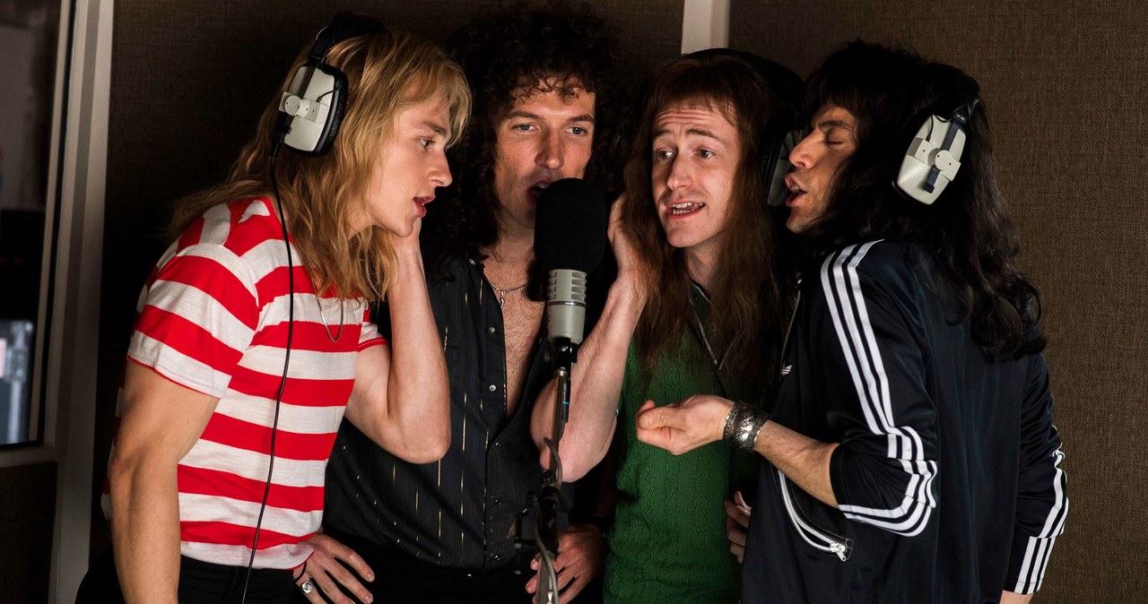 Ben Hardy, Gwilym Lee, Joseph Mazzello i Rami Malek w scenie z "Bohemian Rhapsody" /materiały prasowe