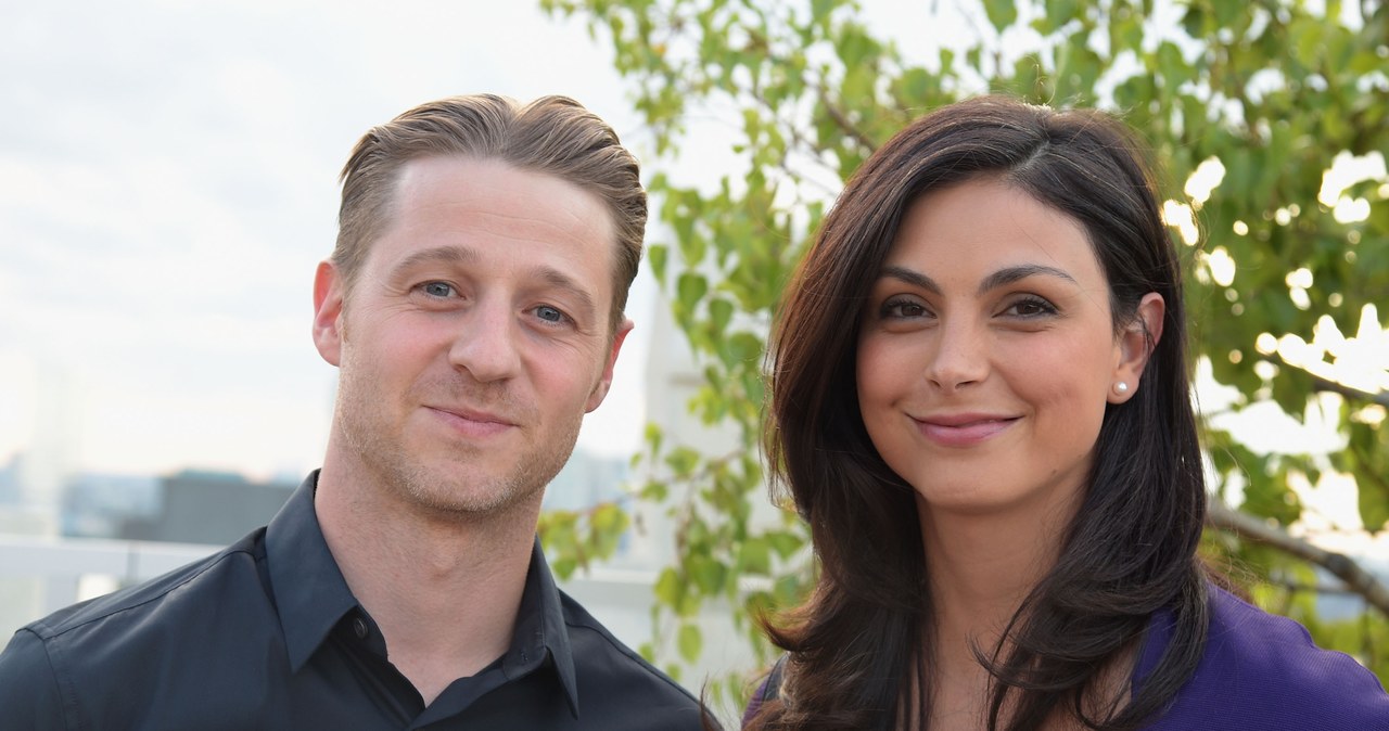 Ben MKenzie i Morena Baccarin /	Jason Kempin / Stringer /Getty Images