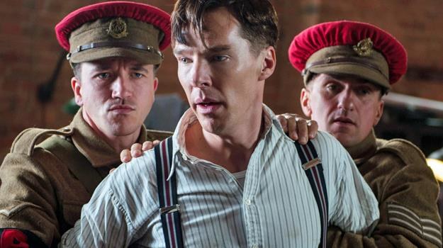 Benedict Cumberbatch jako Alan Turing w scenie z filmu "Gra tajemnic" /materiały dystrybutora