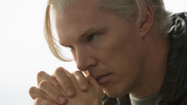 Benedict Cumberbatch jako Julian Assange w scenie z filmu "Piąta władza" /materiały dystrybutora