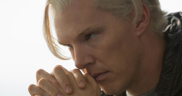 Benedict Cumberbatch jako Julian Assange w scenie z filmu "Piąta władza" /materiały dystrybutora