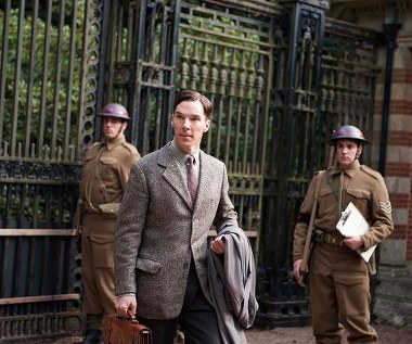 Benedict Cumberbatch w scenie z filmu "Gra tajemnic"