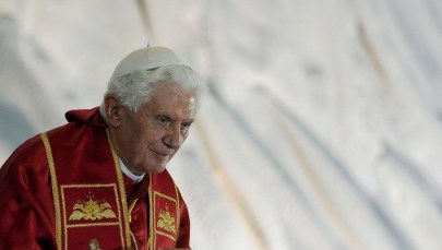 Benedykt XVI: Nie mogę milczeć. Celibat kapłanów jest niezbędny