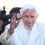 Benedykt XVI nie żyje. Nie był pierwszym abdykującym papieżem w historii