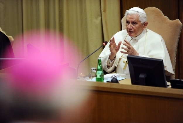Benedykt XVI radzi podchodzić z dystansem do nowości technologicznych /AFP