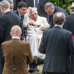 Benedykt XVI w poniedziałek wróci do Watykanu