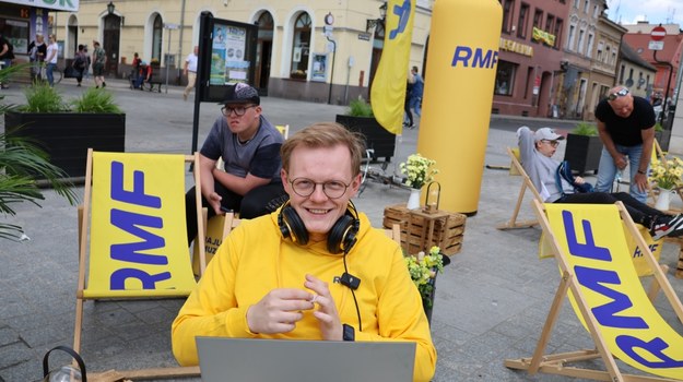 Beniamin Piłat przygotowuje materiał do Faktów RMF FM /Jacek Skóra /RMF FM