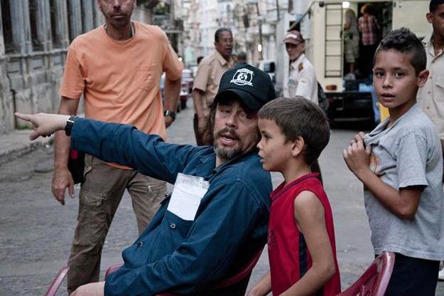Benicio Del Toro na planie filmu "7 dni w Hawanie" /materiały dystrybutora