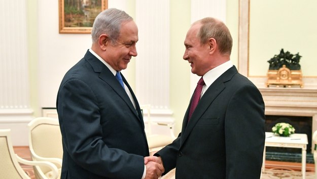 Benjamin Netanjahu i Władimir Putin /YURI KADOBNOV / POOL /PAP/EPA