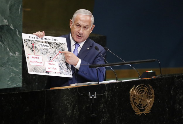 Benjamin Netanjahu oskarżył Iran o ukrywanie materiału związanego z bronią jądrową /JASON SZENES    /PAP/EPA