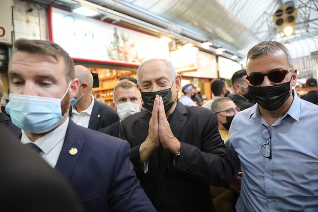 Benjamin Netanjahu podczas wizyty na jednym z targów w Jerozolimie podczas kampanii wyborczej /ABIR SULTAN /PAP/EPA