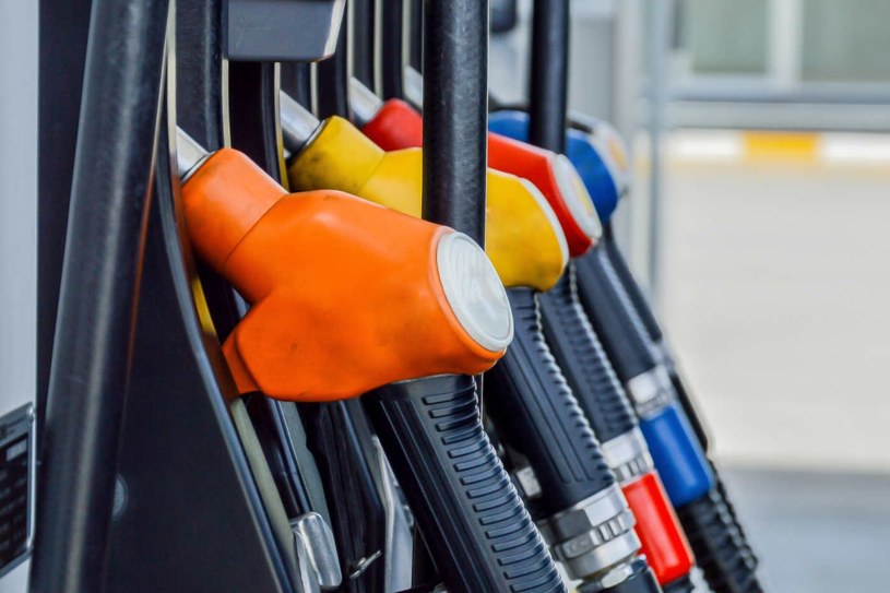 Benzyna czy diesel – każdy rodzaj paliwa na stacjach ma swoją odmianę premium /123RF/PICSEL