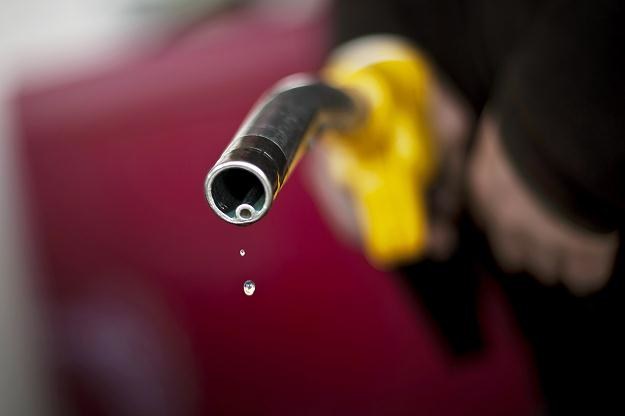 Benzyna już jest najtańsza od początku kwietnia /AFP