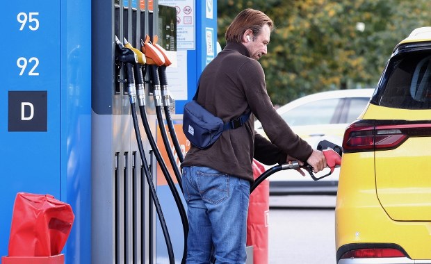 Benzyna na wagę złota. Surowe restrykcje na stacjach paliw na Krymie