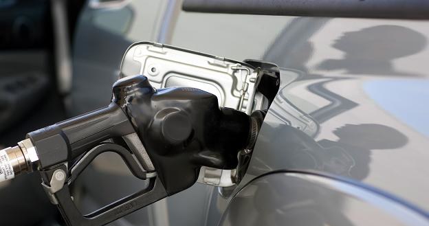 Benzyna po 6 zł za litr jbędzie uż od najbliższych wakacji /AFP