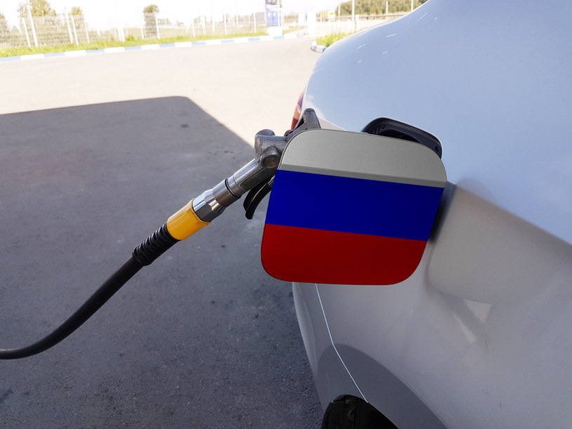 Benzyna w Rosji coraz tańsza, sankcje zwiększają podaż krajową /123RF/PICSEL