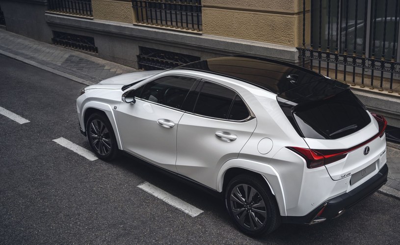 Benzynowy Lexus UX znika z oferty przez europejskie normy emisji spalin. /materiały prasowe