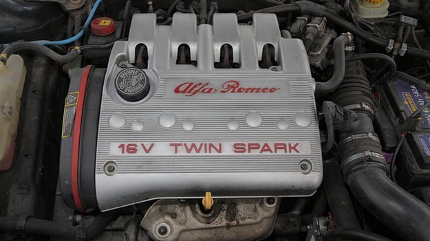 Benzynowy silnik Alfy Romeo pracuje jak diesel? Prawdopodobnie słychać zużyty wariator. /Alfa Romeo