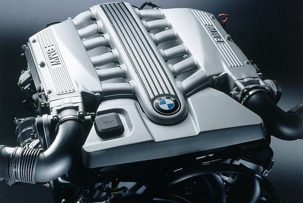 Benzynowy silnik V12 BMW (kliknij) /INTERIA.PL