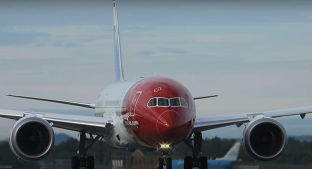 Beoing 787-8 Dreamliner w barwach Norwegian Air Shuttle (fot. @engmvideo) /YouTube