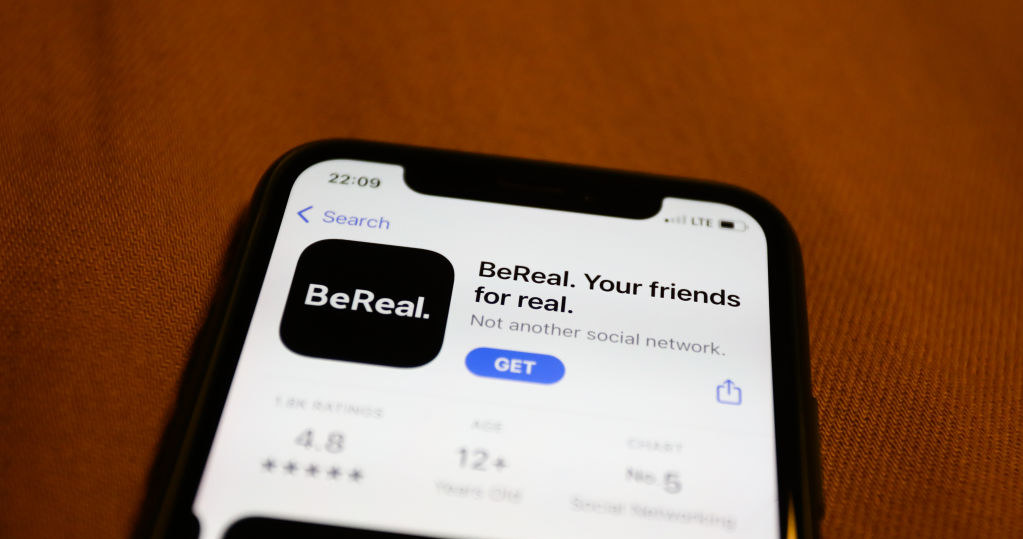BeReal - aplikacja stawiająca na autentyczność i spontaniczność /Jakub Porzycki/NurPhoto via Getty Images /Getty Images