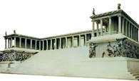 Bergama, Wielki Ołtarz Zeusa ukazujący walkę bogów z gigantami, 180-159 p.n.e. rekonstrukcja /Encyklopedia Internautica