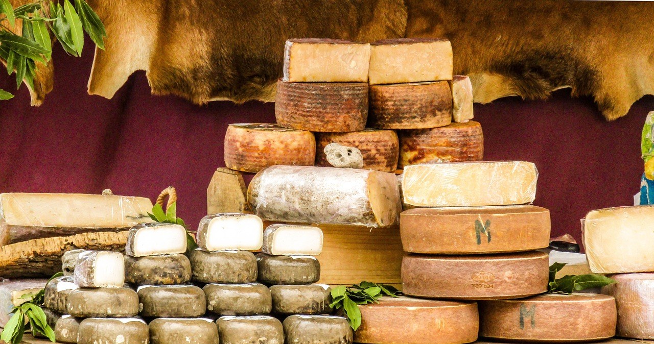 Бергамо називають Європейською столицею сирів, тут виробляють аж 9 сирів із захищеним географічним походженням /pixabay.com