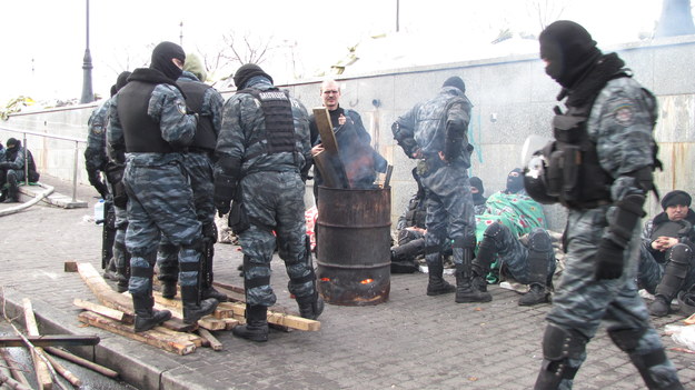 Berkut nie przepuszcza ludzi na Majdan /Przemysław Marzec /RMF FM