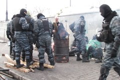 Berkut odciął dostęp do Majdanu