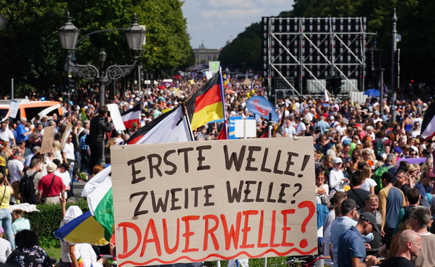 Berlin: Demonstracja przeciw ograniczeniom ws. Covid-19 