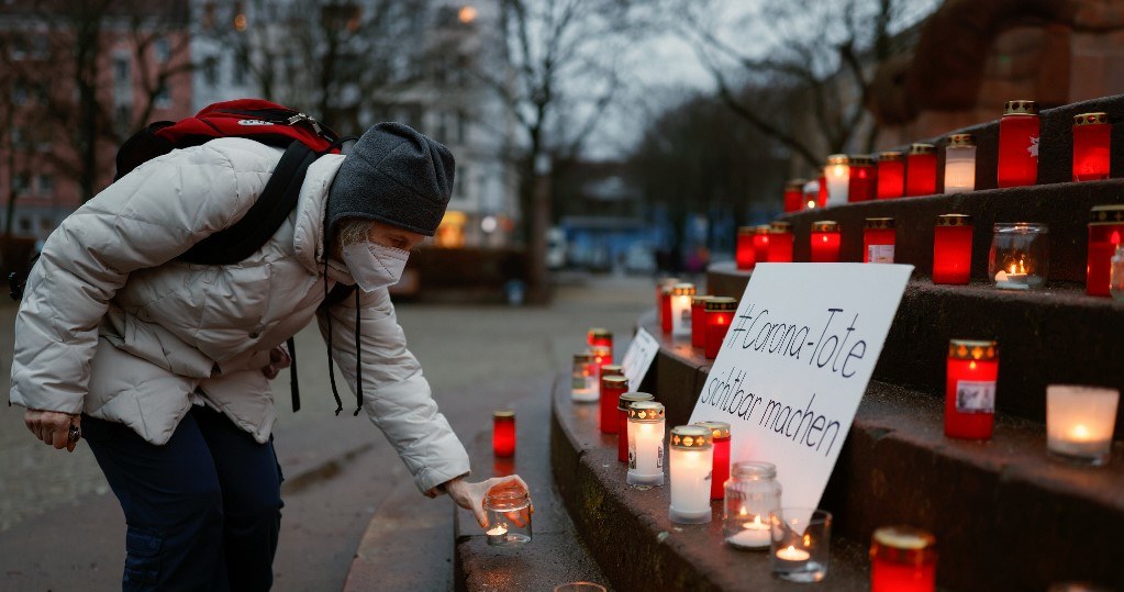 Berlin, symboliczne miejsce upamiętniające osoby, które zmarły podczas pandemii /AFP