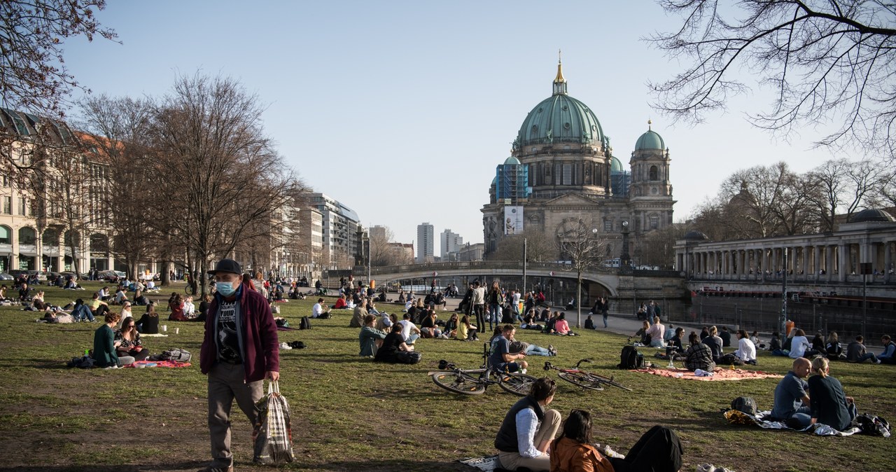Berlin zaprasza turystów. Kusi awangardową sceną artystyczną, zielenią i zabytkami /AFP