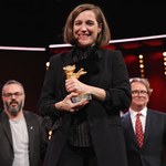 Berlinale 2022: Złoty Niedźwiedź dla filmu "Alcarras" Carli Simon   
