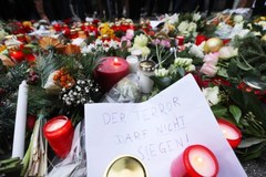 Berlińczycy oddają hołd ofiarom zamachu