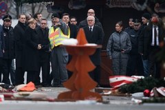 Berlińczycy oddają hołd ofiarom zamachu