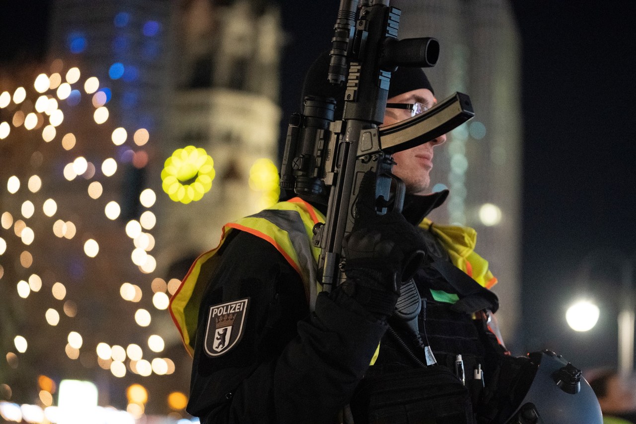 Berlińska policja: Ewakuacja jarmarku bożonarodzeniowego podyktowana była ostrożnością