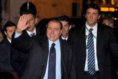 Berlusconi opuścił salę obrad