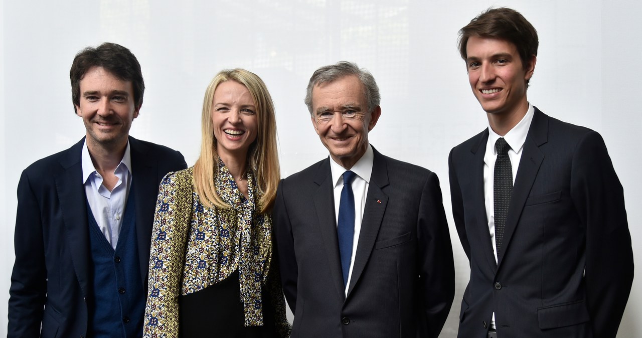 Bernard Arnault z córką Delphine oraz synami Antoinem (pierwszy z lewej) i Alexandrem (pierwszy z prawej). /DOMINIQUE FAGET / AFP /AFP