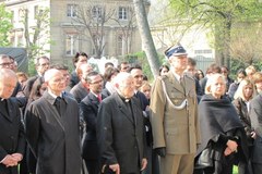 Bernard Kouchner złożył hołd ofiarom katastrofy 10 kwietnia